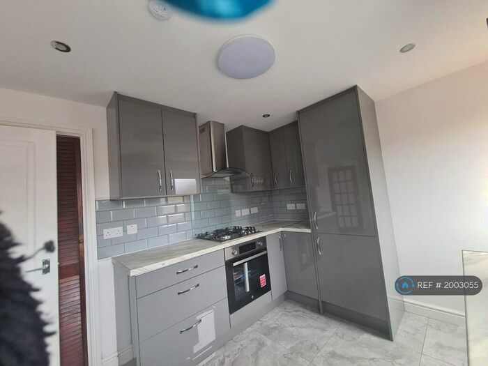 3 Bedroom Semi-Detached House To Rent In Slade Green Road, Erith, DA8