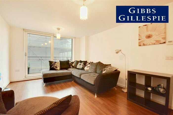 1 Bedroom Flat To Rent In Laval House, Great West Quarter, Brentford, TW8