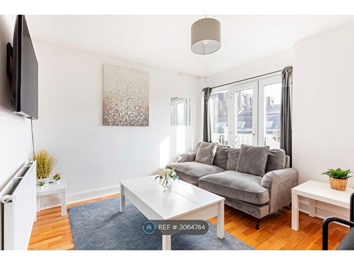 2 Bedroom Flat To Rent In Princelet Street, London, E1