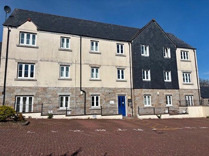 2 Bedroom Flat To Rent In Pagoda Drive, St. Austell, PL26