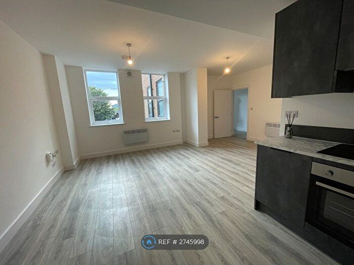 2 Bedroom Flat To Rent In Elm House, Slough, SL1