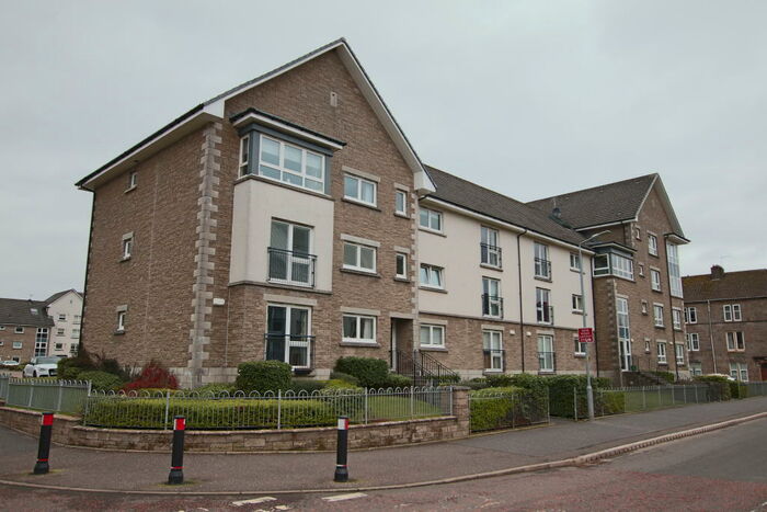 2 Bedroom Flat To Rent In Castle Road, Dumbarton, G82