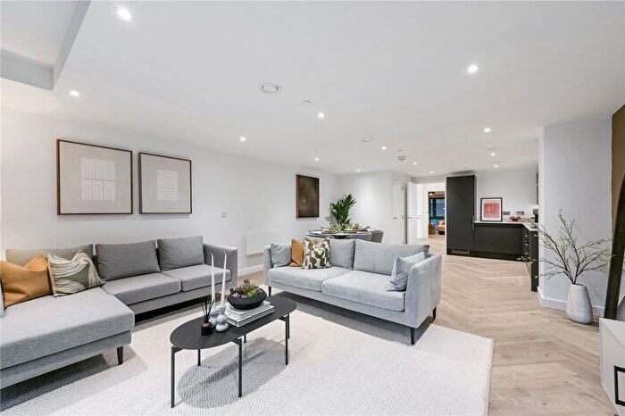 3 Bedroom Flat To Rent In Gaythorn Street, Salford, M5