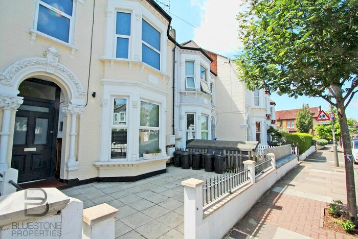 2 Bedroom Flat To Rent In Elmfield Road, London, SW17