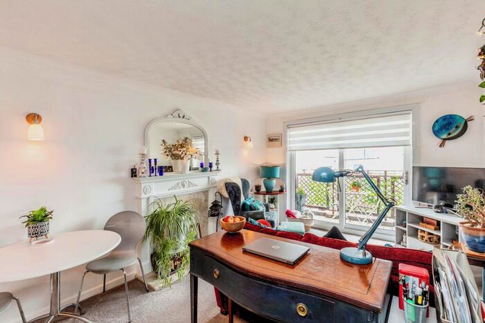 1 Bedroom Flat For Sale In Knightstone Road, Weston-super-Mare, Somerset, BS23