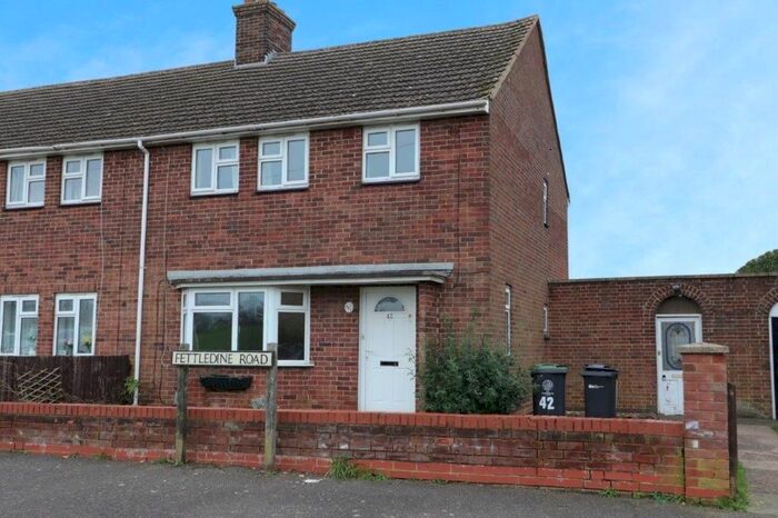 3 Bedroom Semi-Detached House To Rent In Fettledine Road, Irthlingborough, Wellingborough, NN9