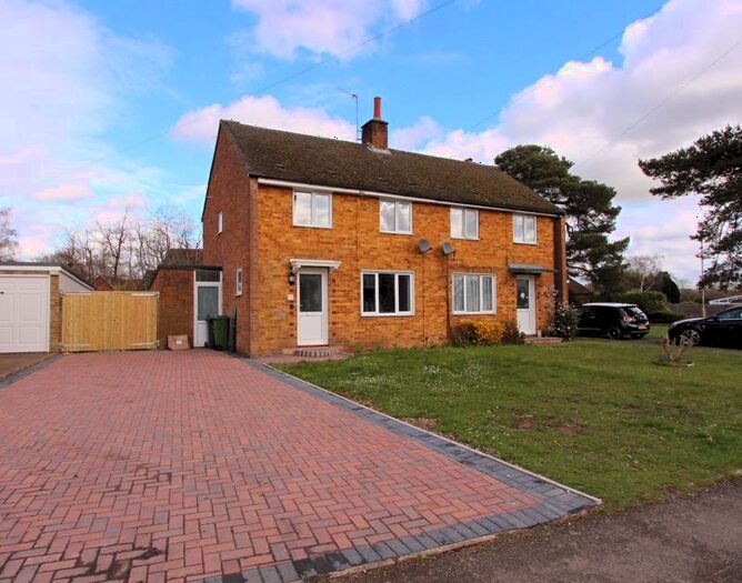 2 Bedroom Semi-Detached House To Rent In Huntsmoor Road, Tadley, RG26
