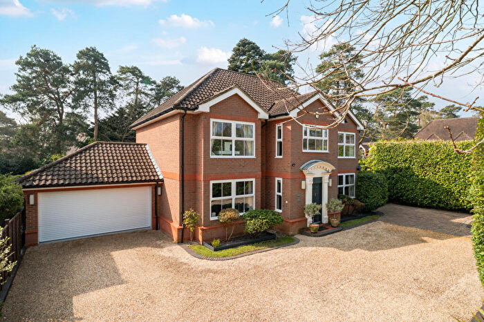 6 Bedroom Detached House For Sale In Walkers Ridge, Camberley, GU15