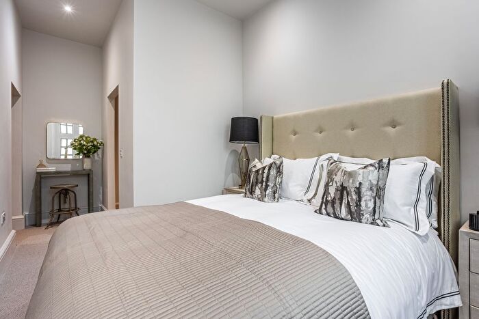 2 Bedroom Flat For Sale In Glenburnie Road, London, SW17