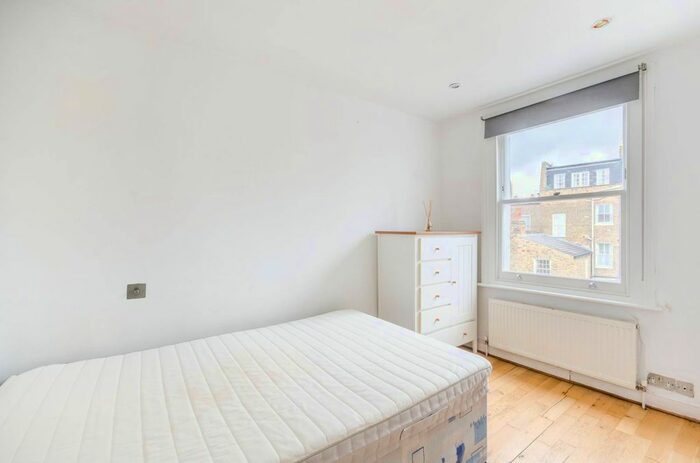 2 Bedroom Flat To Rent In Fulham Palace Road, Fulham, London, SW6