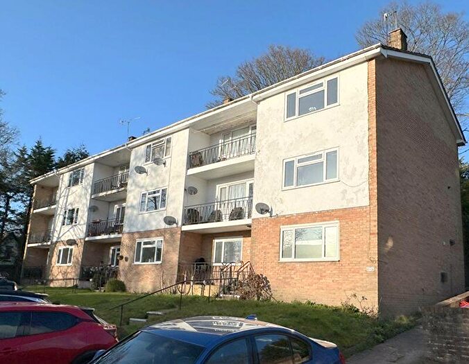 2 Bedroom Duplex To Rent In Cedar Court - Duplex - Two Minute Walk To Station, HP13