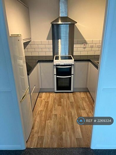 2 Bedroom Flat To Rent In Pinewood Park, Farnborough, GU14