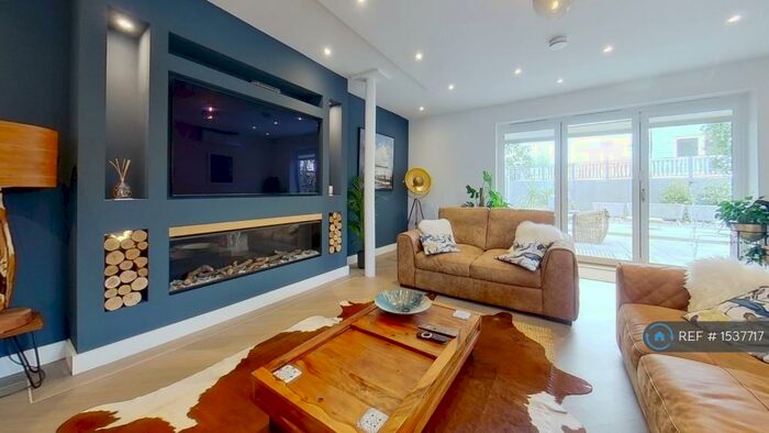 3 Bedroom End Of Terrace House To Rent In Kingsgate Avenue, Broadstairs, CT10