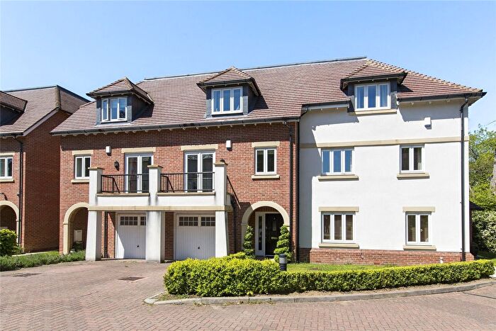4 Bedroom Detached House To Rent In Goodacre Close, Weybridge, Surrey, KT13
