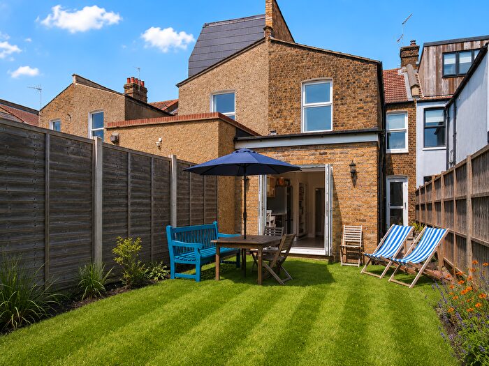 2 Bedroom Flat For Sale In Leopold Road, London, NW10