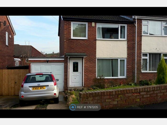 3 Bedroom Semi-Detached House To Rent In Moorfield, Morley, Leeds, LS27