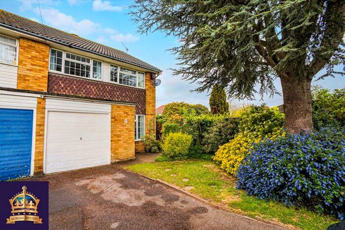 3 Bedroom Semi-Detached House To Rent In High Elms, Upminster, RM14