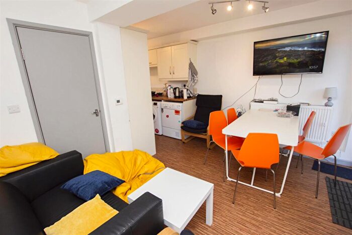 6 Bedroom House To Rent In Heeley Road, Birmingham, West Midlands, B29