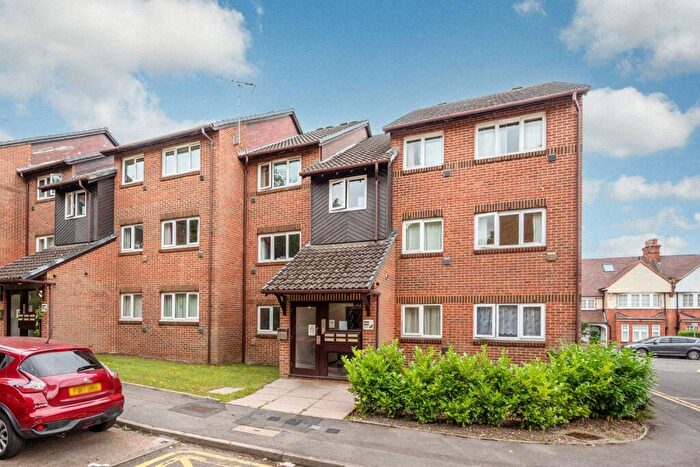 1 Bedroom Flat To Rent In Saxon Close, Surbiton, KT6