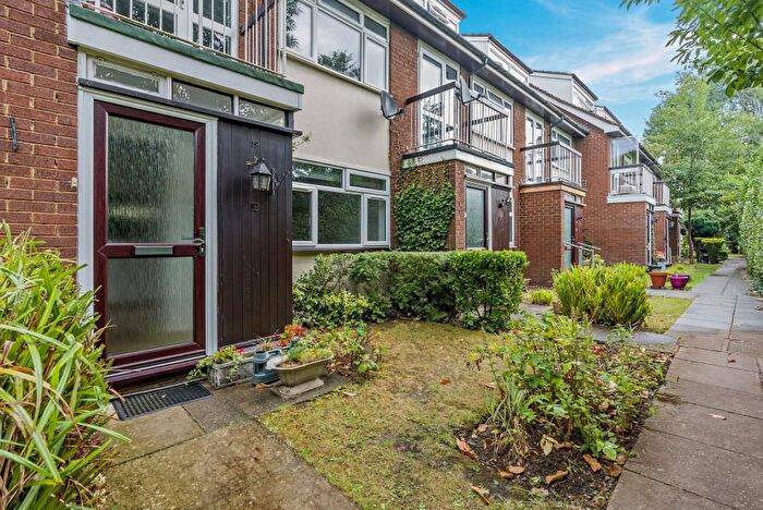 1 Bedroom Flat To Rent In Westfield Park, Hatch End, Pinner, HA5