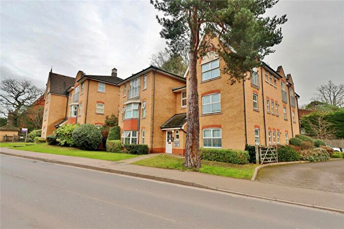 2 Bedroom Apartment For Sale In Oriental Road, Woking, Surrey, GU22