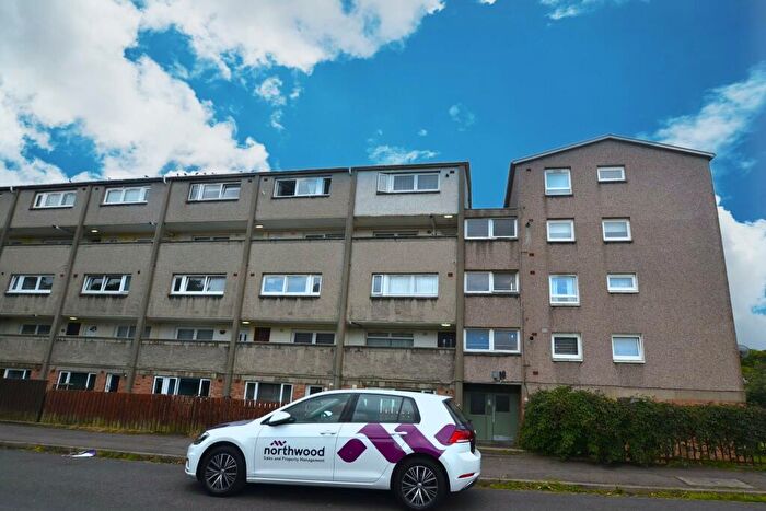 3 Bedroom Flat To Rent In Northfield Farm Avenue, Edinburgh, EH8