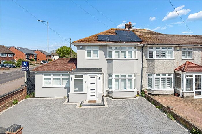 4 Bedroom Semi Detached House For Sale In Simpson Road, Rainham, RM13