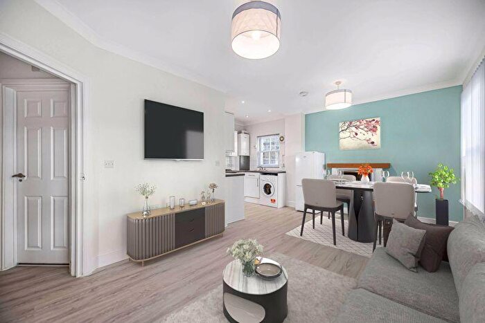 2 Bedroom Flat To Rent In Rainhill Way, Bow, E3