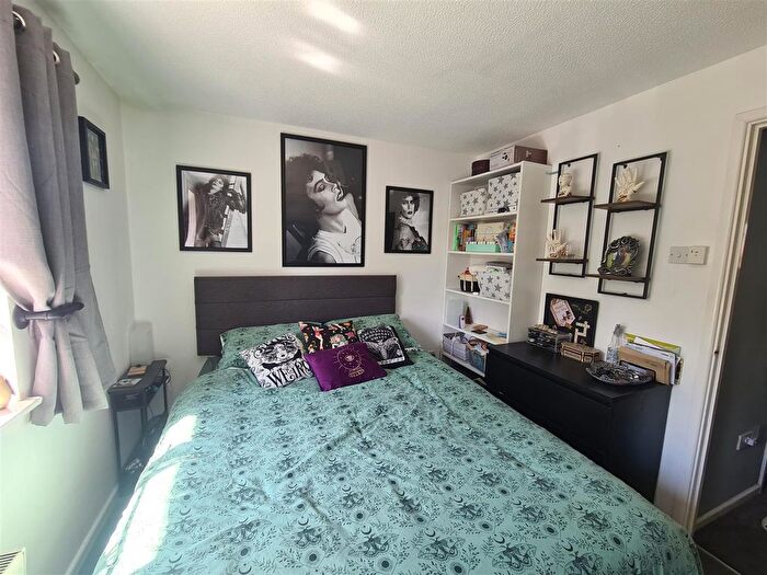 2 Bedroom Semi-Detached House To Rent In Kenilworth Crescent, Walsall, WS2