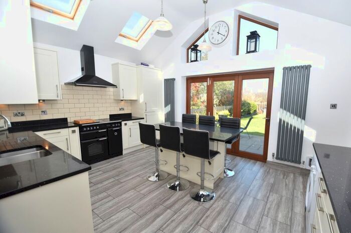 4 Bedroom Bungalow To Rent In Coxtie Green Road, Brentwood, CM14