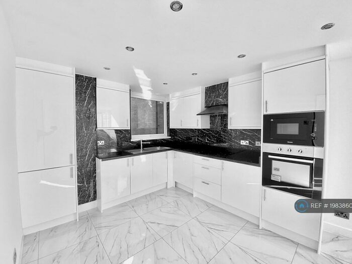 4 Bedroom End Of Terrace House To Rent In Johnson Avenue, Gillingham, ME7