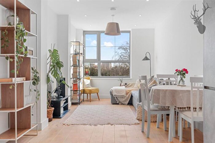 1 Bedroom Flat For Sale In Kettle Yard, Bow, E3