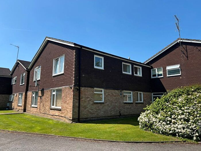 1 Bedroom Flat To Rent In Highfield Court, Hazlemere, HP15
