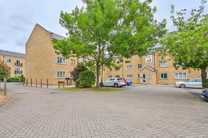 2 Bedroom Flat To Rent In Langbourne Place, Isle Of Dogs, London, E14