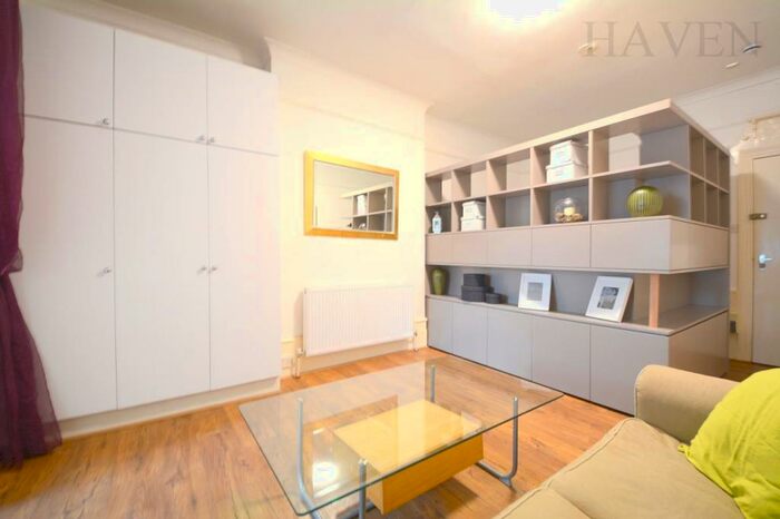 Studio To Rent In Durham Road, London, N2