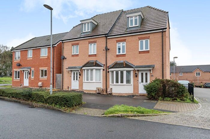 4 Bedroom Semi Detached House For Sale In Falcon Way, Bracknell, Berkshire, RG12