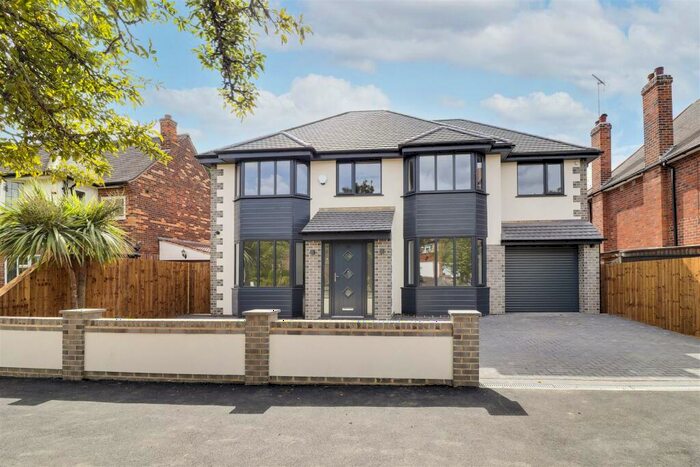 5 Bedroom Detached House To Rent In Wollaton Vale, Wollaton, Nottinghamshire, NG8