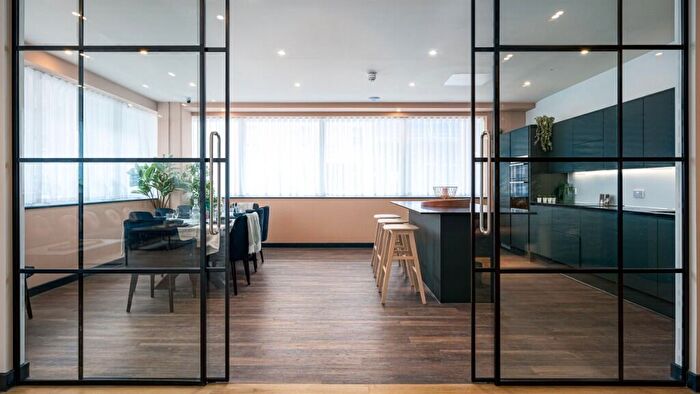 2 Bedroom Apartment To Rent In Queensway, Southampton, Hampshire, SO14