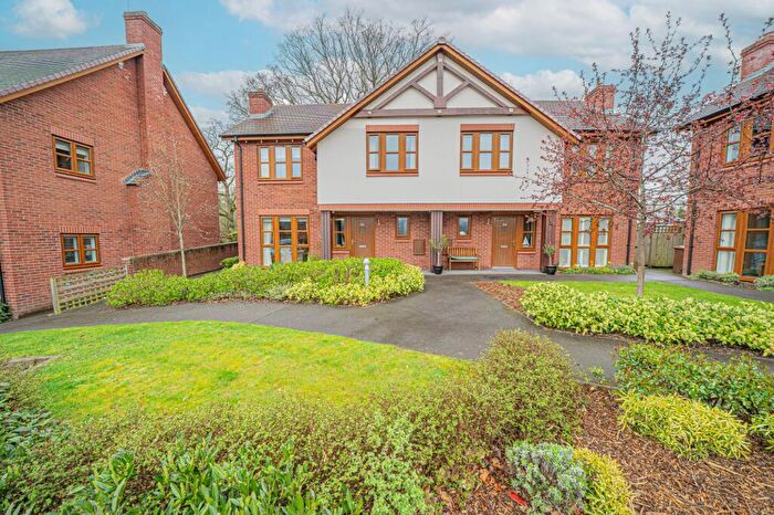 3 Bedroom Semi-Detached House For Sale In Albany Lane, Balsall Common, CV7