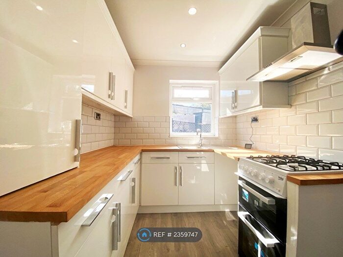 3 Bedroom End Of Terrace House To Rent In Carlton Road, Barnsley, S71