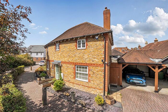 3 Bedroom End Terrace House For Sale In Willow Close, Harrietsham, Maidstone, ME17