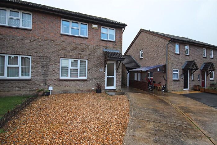 3 Bedroom Semi Detached House For Sale In Holland Close, Chippenham, SN15