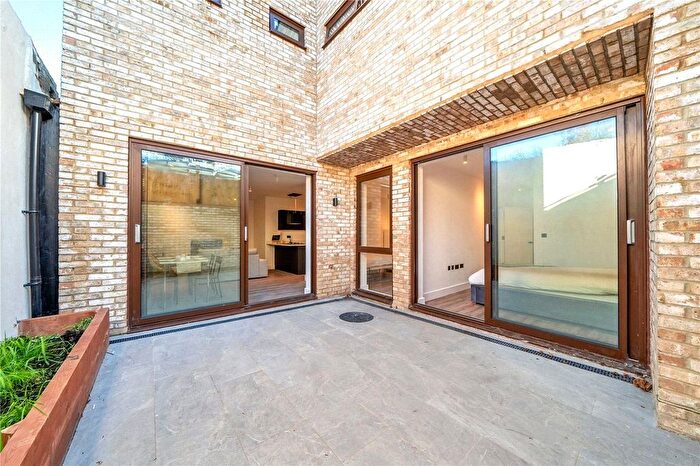 2 Bedroom Flat For Sale In Michigan Avenue, London, E12