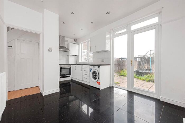 4 Bedroom Terraced House To Rent In Chailey Avenue, Enfield, EN1
