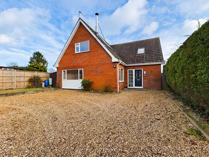 3 Bedroom Detached House To Rent In Carbrooke Road, Griston, IP25