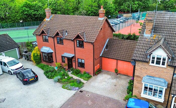 4 Bedroom Detached House For Sale In Carisbrooke Park, Knighton, Leicester, LE2