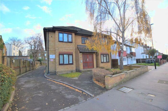 Apartment To Rent In Prince Road, London, SE25