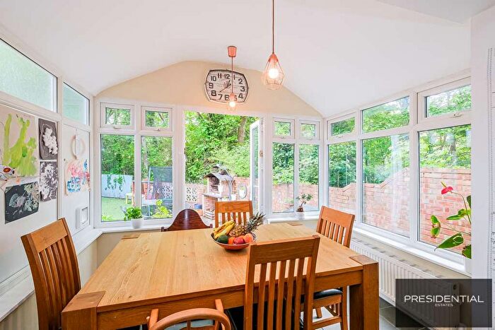 3 Bedroom End Of Terrace House For Sale In Hale End Road, Highams Park, E4