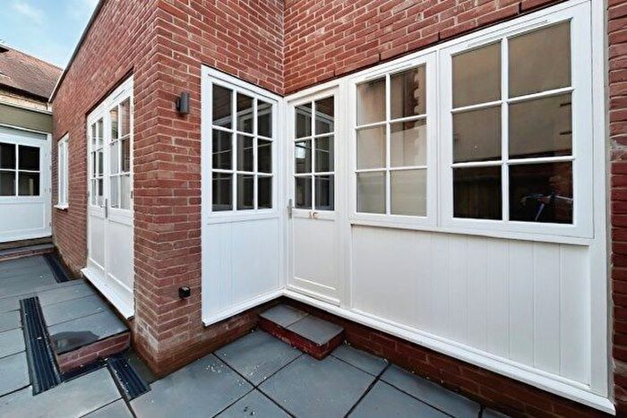 1 Bedroom Flat To Rent In North Street, Dorking, RH4