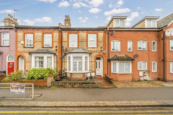 2 Bedroom Maisonette For Sale In Headstone Road, Harrow, HA1
